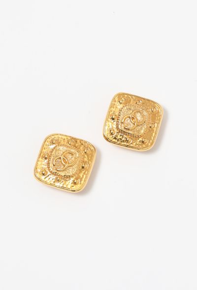 Chanel 1995 Hammered 'CC' Clip Earrings - 2