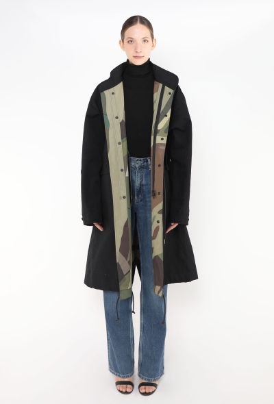 Sacai 2021 x KAWS Mackintosh Parka - 2 Sacai 2021 x KAWS Mackintosh Parka - 2