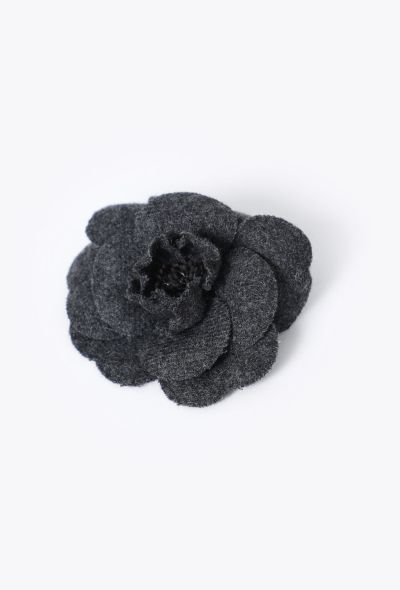 Chanel Grey Flannel Camélia Brooch - 2