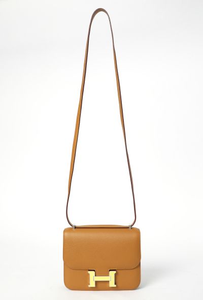 Hermès Sesame Epsom Constance 18 with Enamelled ‘H’ - 2 Hermès Sesame Epsom Constance 18 with Enamelled ‘H’ - 2