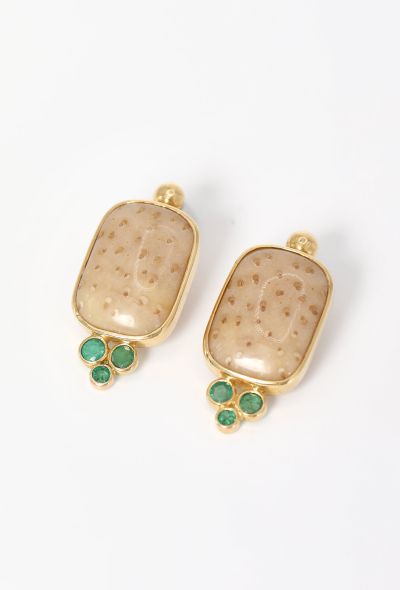 Modern Fine Jewelry 18k Yellow Gold, Fossilised Palm & Emerald Earrings - 2 Modern Fine Jewelry 18k Yellow Gold, Fossilised Palm & Emerald Earrings - 2