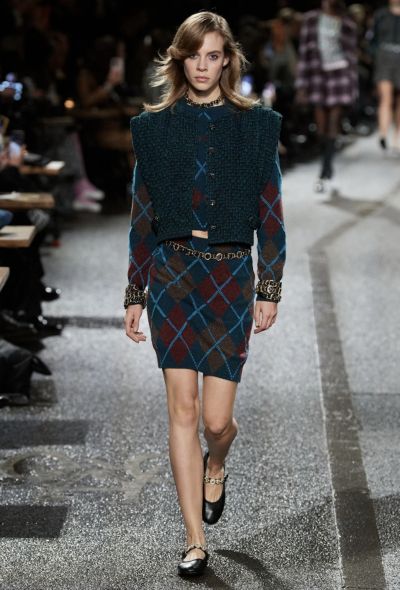 Chanel F/W 2024 Cashmere Knit Sweater & Skirt Ensemble - 2