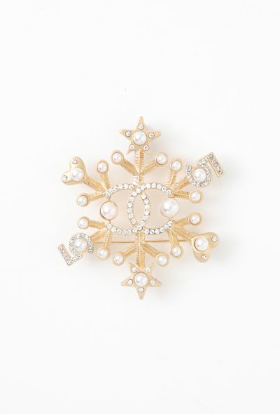Chanel 2019 Snowflake Pearl Brooch - 1