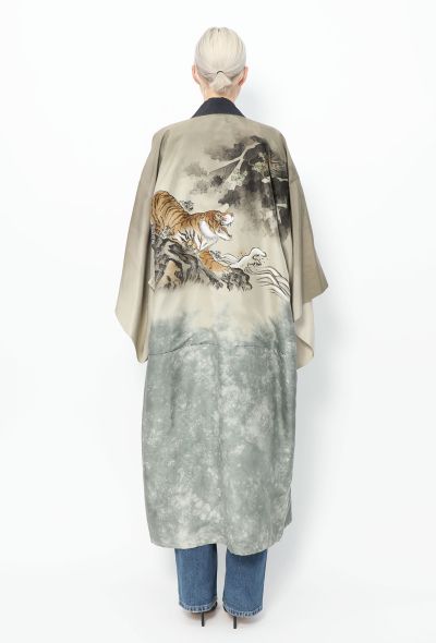World Treasures Authentic Japanese Printed Silk Kimono - 1