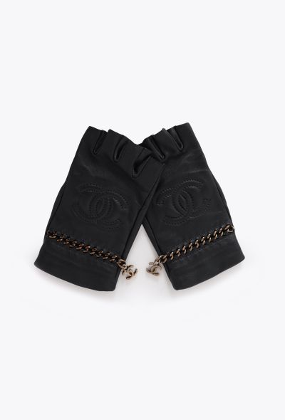 Chanel 2023 Lambskin Chainlink 'CC' Gloves - 1