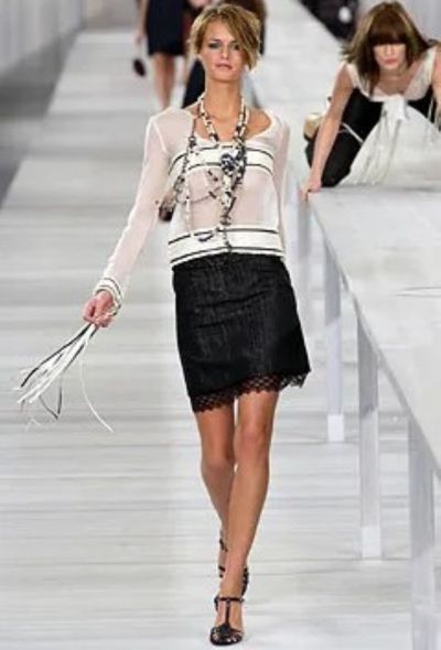 Chanel S/S 2004 Lace Trim Crêpe Skirt - 2