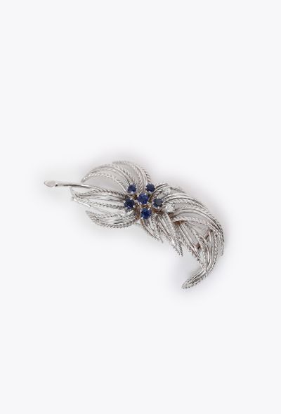 Boucheron 1950s 18k White Gold, Diamond & 1 Carat Sapphire Brooch - 2 Boucheron 1950s 18k White Gold, Diamond & 1 Carat Sapphire Brooch - 2