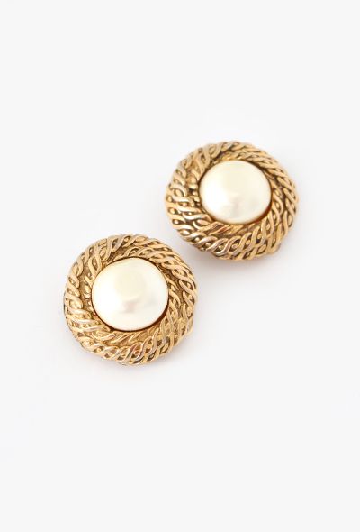 Chanel Vintage Chainlink Pearl Clip Earrings - 2 Chanel Vintage Chainlink Pearl Clip Earrings - 2