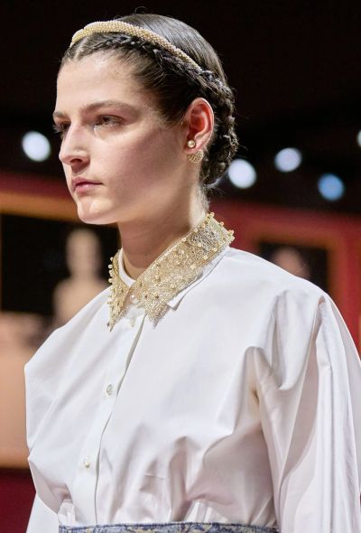 Dior F/W 2022 Pearl Tiara & Cannage Collar - 2