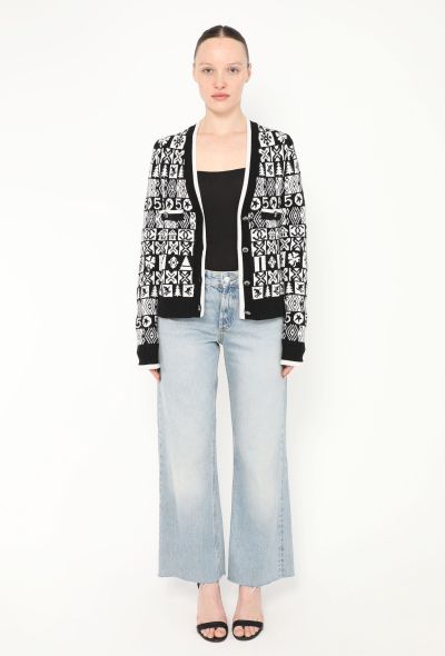Chanel 2019 Graphic N°5 Cashmere Cardigan - 2 Chanel 2019 Graphic N°5 Cashmere Cardigan - 2