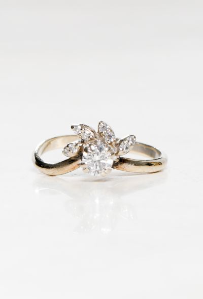                             Vintage 18k White Gold and Diamond Flower Ring