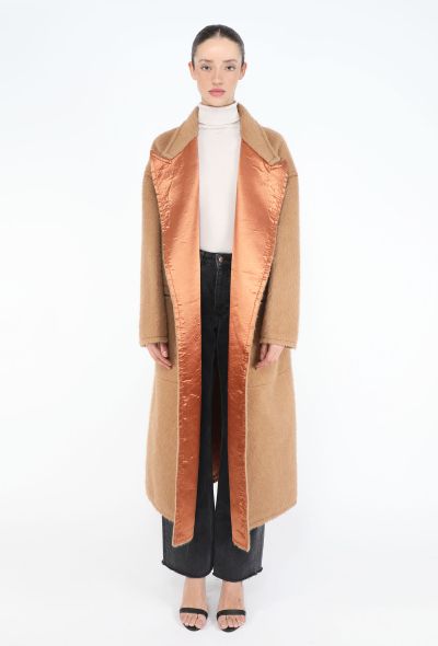 Bottega Veneta F/W 2018 Notched Satin Camel Coat - 1
