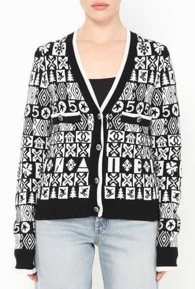Chanel 2019 Graphic N°5 Cashmere Cardigan - 1 Chanel 2019 Graphic N°5 Cashmere Cardigan - 1