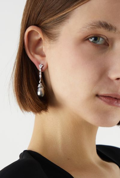 Modern Fine Jewelry 18K White Gold Art Deco Grey Pearl & Diamond Drop Earrings - 2