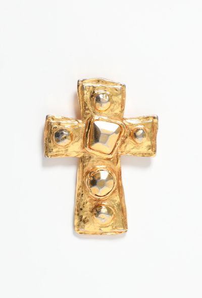                             '80s Sculpted Cross Pendant - 1