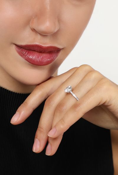 Exquisite 2.2 Ct Diamond Solitaire & Platinum Ring - 2 Exquisite 2.2 Ct Diamond Solitaire & Platinum Ring - 2