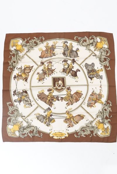                                         "Chevalerie" Carré-1