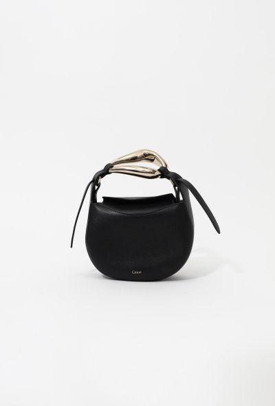 Túi xách Petite Malle Louis Vuitton chứa đựng những điều ít ai biết
