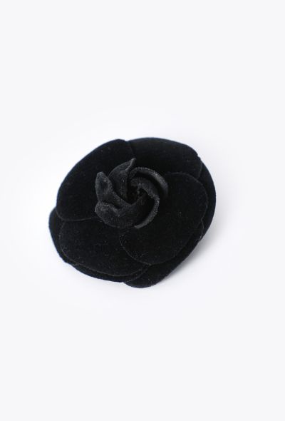 Chanel Sculpted Velvet Camélia Brooch - 2