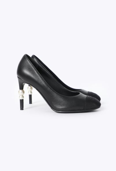 Chanel 2022 Fantasy Pearl 'CC' Pumps - 2
