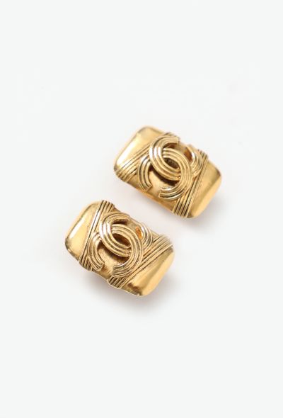 Chanel 1994 Embossed 'CC' Clip Earrings - 2 Chanel 1994 Embossed 'CC' Clip Earrings - 2