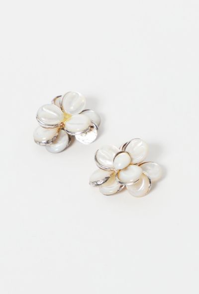                            Silver Mother-of-Pearl Camélia Earrings - 2