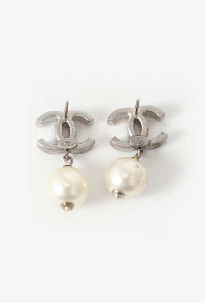 Chanel Strass Pearl 'CC' Earrings - 2 Chanel Strass Pearl 'CC' Earrings - 2