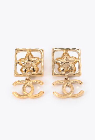 Chanel 2024 Floral Pearl Drop Earrings - 2 Chanel 2024 Floral Pearl Drop Earrings - 2