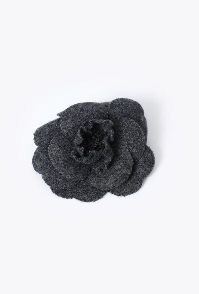 Chanel Grey Flannel Camélia Brooch - 1