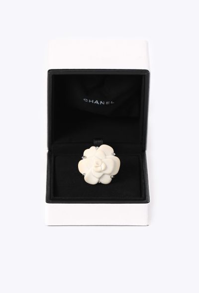 Chanel 18k White Gold & Agate Camélia Ring - 1