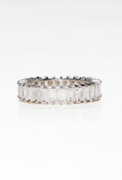                             18k White Gold and Baguette-Cut Diamond Wedding Band