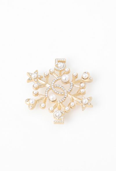 Chanel 2019 Snowflake Pearl Brooch - 2