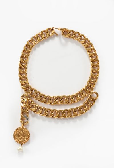 Chanel Curb Link Medallion Necklace, 1980s - 1