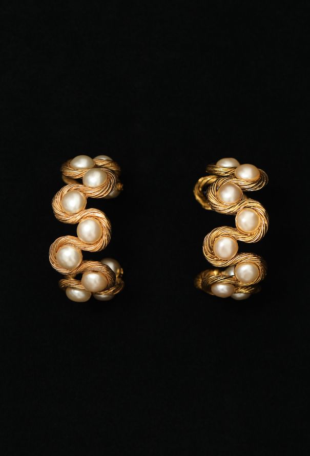 Chanel 1993/94 Bourgeois Pearl Bangle Set - 4 Chanel 1993/94 Bourgeois Pearl Bangle Set - 4