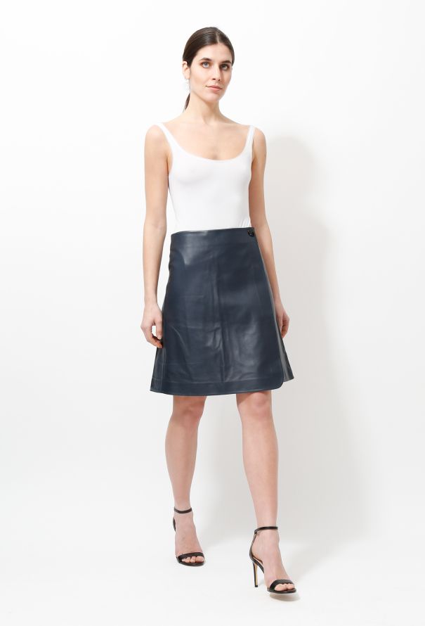 Louis Vuitton Button Waist Leather Mini Skirt BLACK. Size 36