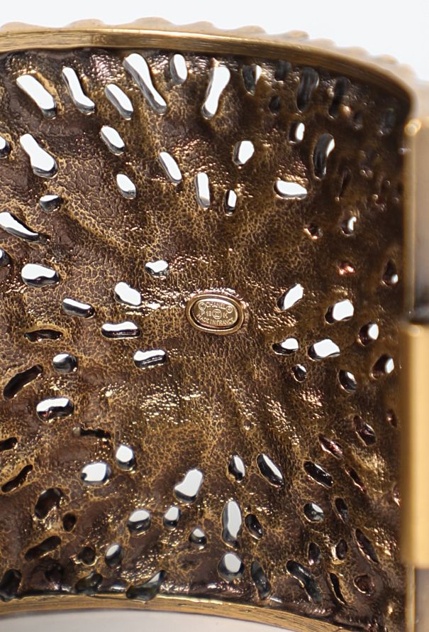 Chanel 2019 Sculpted Lion Head Cuff - 4