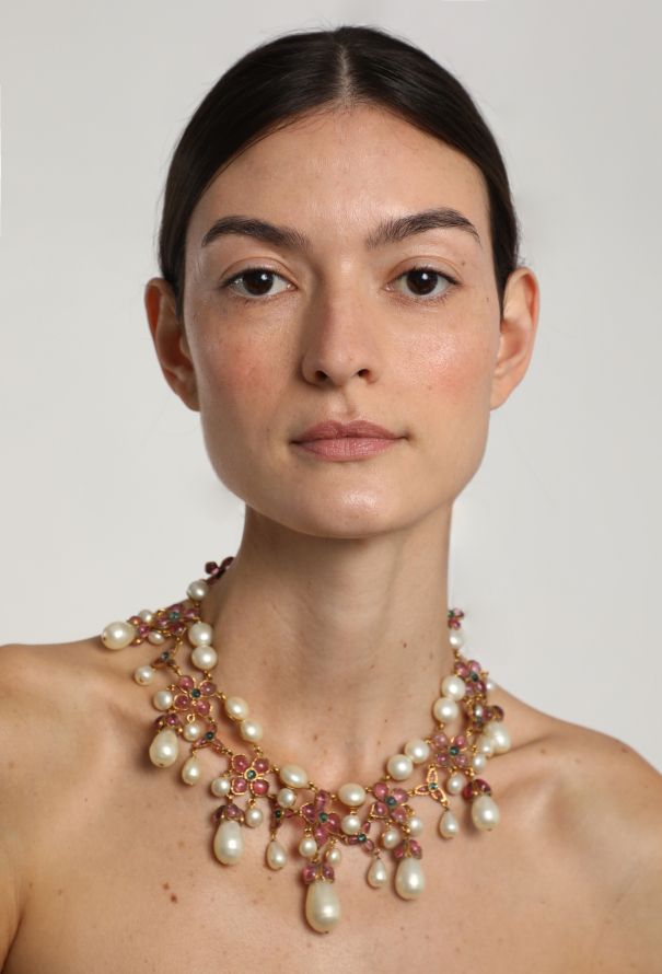 Chanel STUNNING 1995 Gripoix Camélia Pearl Necklace - 1