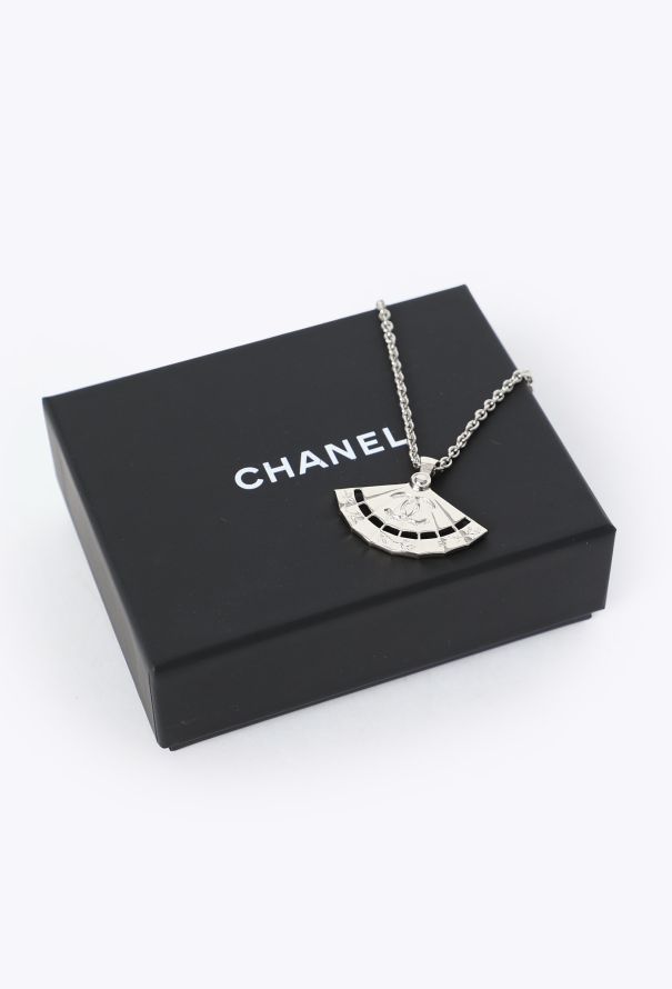 Chanel 2025 Fan Pendant Necklace - 5