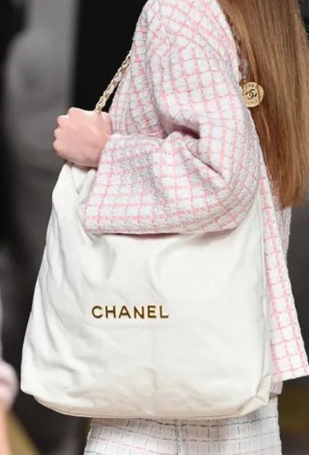 Chanel S/S 2022 White 22 Hobo Bag - 2