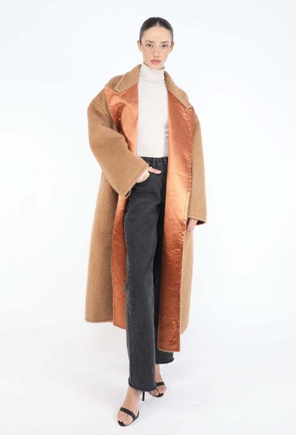 Bottega Veneta F/W 2018 Notched Satin Camel Coat - 5