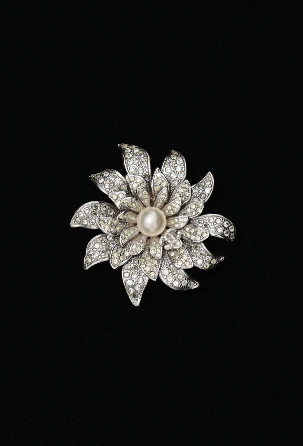 Chanel 2005 Strass Floral Pendant Brooch - 2