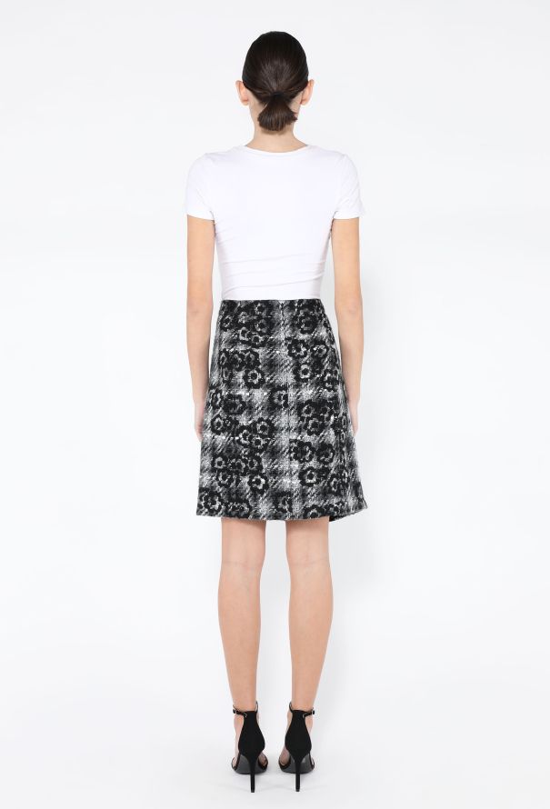 Chanel F/W 2005 Camellia Embroidered Skirt - 4