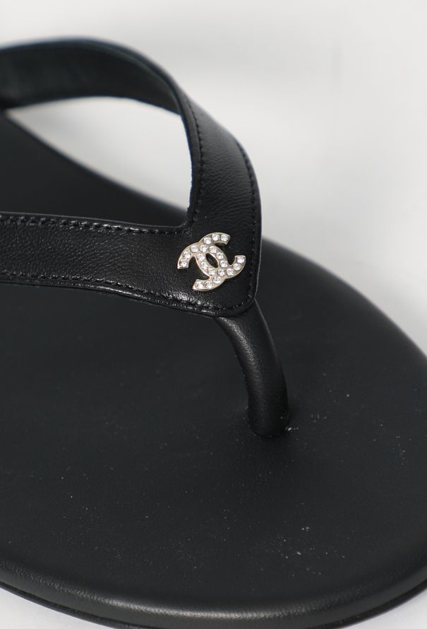 Chanel 2025 Classic Leather ‘CC’ Flip-Flops - 6