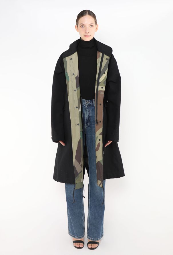 Sacai 2021 x KAWS Mackintosh Parka - 2