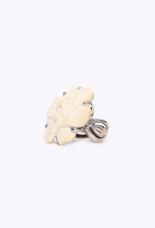 Chanel 18k White Gold & Agate Camélia Ring - 4