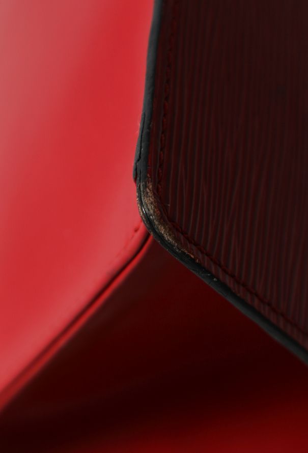 Louis Vuitton 1992 Epi Sac Triangle Bag - 8