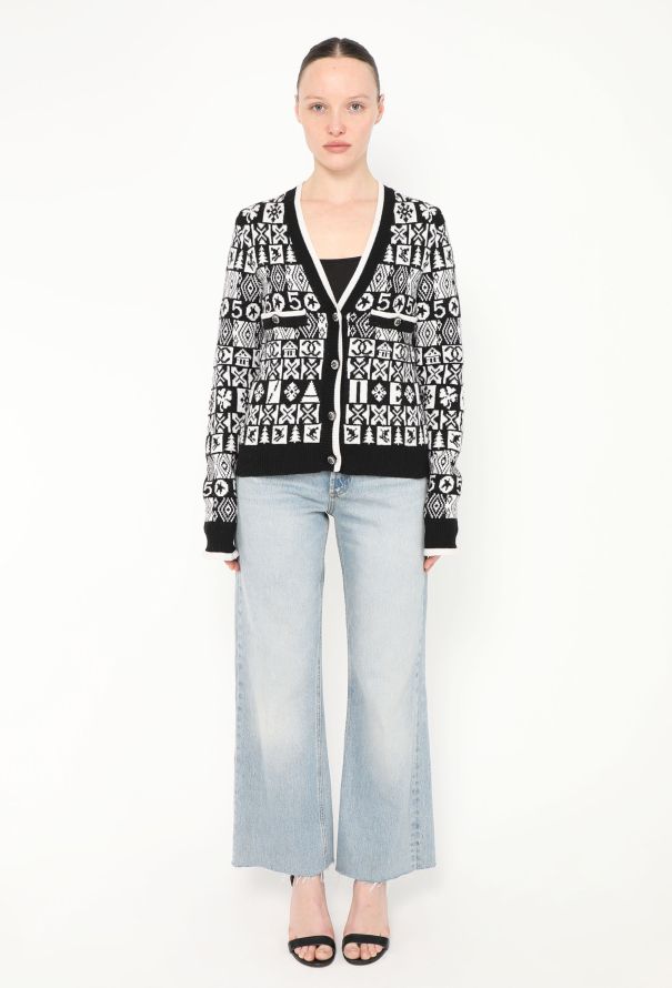 Chanel 2019 Graphic N°5 Cashmere Cardigan - 3 Chanel 2019 Graphic N°5 Cashmere Cardigan - 3