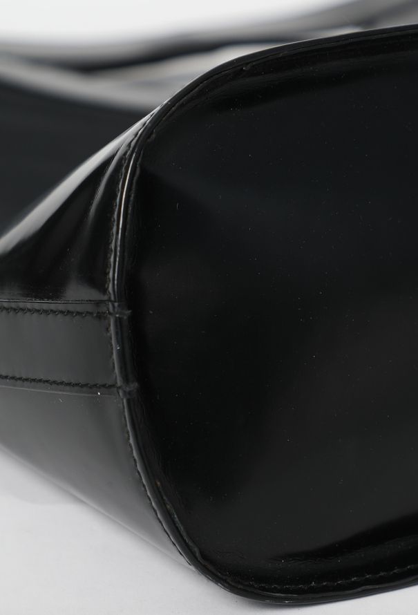 Saint Laurent Vintage Y Bucket GM Tote Bag - 10