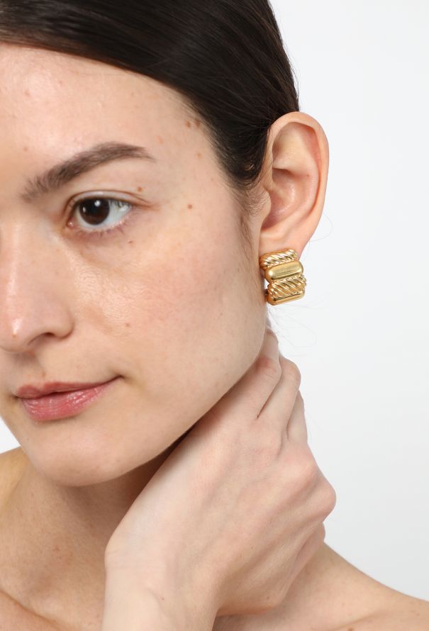 Vintage Fine Jewelry O.J Perrin 18k Yellow Gold Verona Clip On Earrings - 4 Vintage Fine Jewelry O.J Perrin 18k Yellow Gold Verona Clip On Earrings - 4