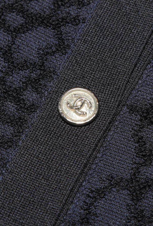Chanel Resort 2021 Camélia Bouclé Cardigan - 7